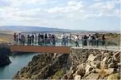Son dakika haberleri... Tarihi Çeşniğir Köprüsü ve Kanyonu'nda bayram yoğunluğu Son dakika haberleri... Tarihi Çeşniğir Köprüsü ve Kanyonu'nda bayram yoğunluğu