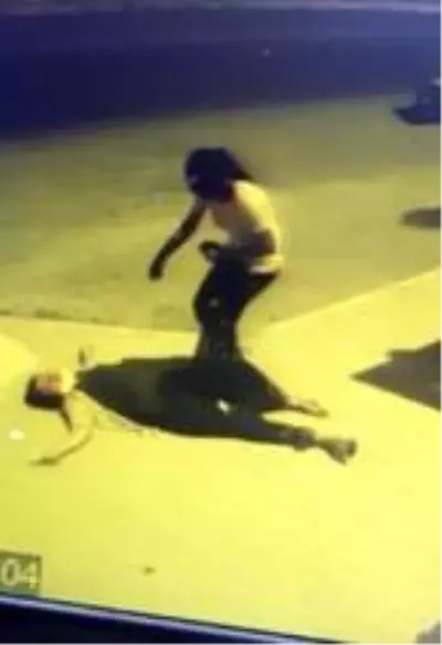 Çocuklarının gözü önünde eşine kafa attı! O anlar kamerada Çocuklarının gözü önünde eşine kafa attı! O anlar kamerada