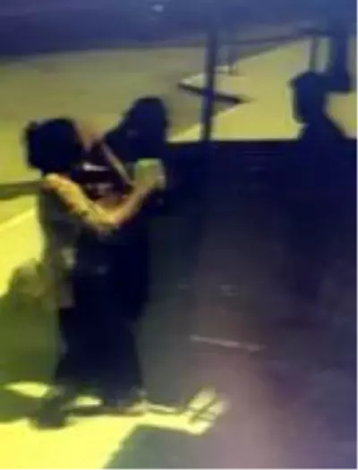 Çocuklarının gözü önünde eşine kafa attı! O anlar kamerada Çocuklarının gözü önünde eşine kafa attı! O anlar kamerada