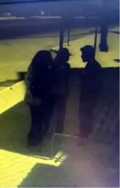 Çocuklarının gözü önünde eşine kafa attı! O anlar kamerada Çocuklarının gözü önünde eşine kafa attı! O anlar kamerada