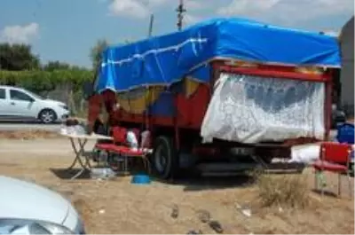 Tatilciler akın etti, Saros sahilleri çadır kente döndü