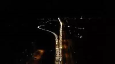 Tatilciler dönüş yoluna geçti 'kilit kavşak'ta trafik durma noktasına geldi Tatilciler dönüş yoluna geçti 'kilit kavşak'ta trafik durma noktasına geldi