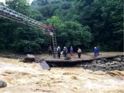 Trabzon'un Sürmene ilçesinde şiddetli yağış Trabzon'un Sürmene ilçesinde şiddetli yağış
