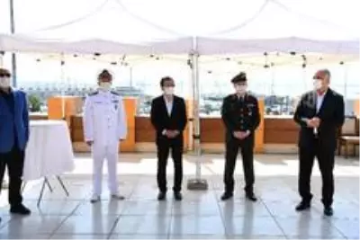 Son dakika! Tuzla'da sosyal mesafeli bayramlaşma töreni Son dakika! Tuzla'da sosyal mesafeli bayramlaşma töreni
