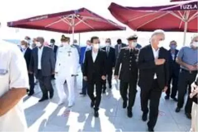 Son dakika! Tuzla'da sosyal mesafeli bayramlaşma töreni Son dakika! Tuzla'da sosyal mesafeli bayramlaşma töreni