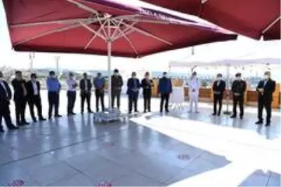 Son dakika! Tuzla'da sosyal mesafeli bayramlaşma töreni Son dakika! Tuzla'da sosyal mesafeli bayramlaşma töreni