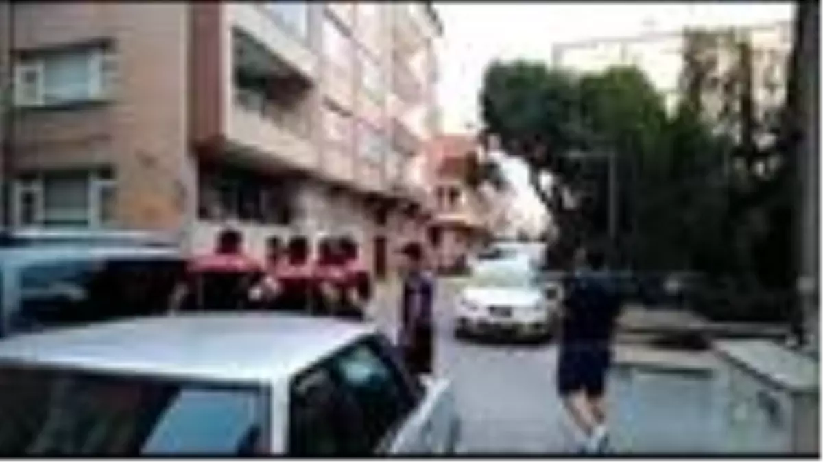 Valilik konutu arkasındaki yolda havaya ateş açan 3 kişi, polisi alarma geçirdi