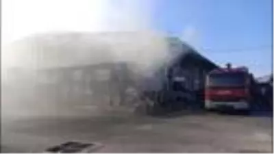 Yalova'da çarşıda çıkan yangın kısa sürede söndürüldü Yalova'da çarşıda çıkan yangın kısa sürede söndürüldü