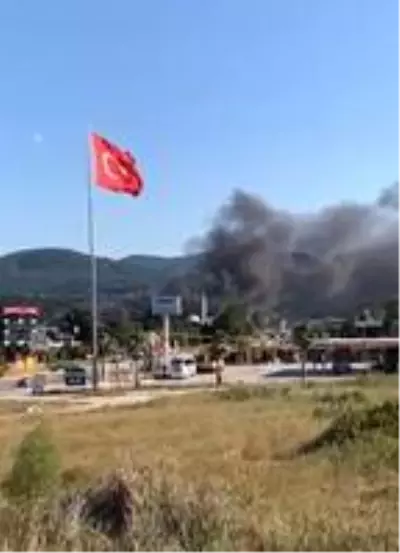 Yalova'da çarşıda çıkan yangın kısa sürede söndürüldü Yalova'da çarşıda çıkan yangın kısa sürede söndürüldü