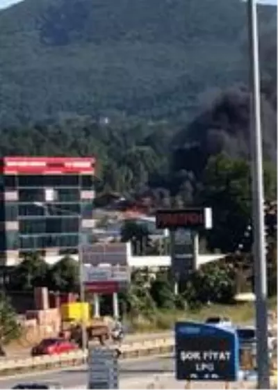 Yalova'da çarşıda çıkan yangın kısa sürede söndürüldü Yalova'da çarşıda çıkan yangın kısa sürede söndürüldü