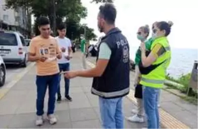 Yerli turist akınına uğrayan Akçakoca'da ilçe Emniyeti kontrollerini sıkılaştırdı Yerli turist akınına uğrayan Akçakoca'da ilçe Emniyeti kontrollerini sıkılaştırdı