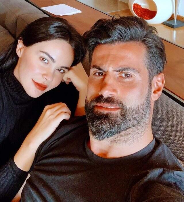 Zeynep Sever Demirel, sosyal medyadan tatil pozu paylaşıp Volkan'a methiyeler düzdü Zeynep Sever Demirel, sosyal medyadan tatil pozu paylaşıp Volkan'a methiyeler düzdü