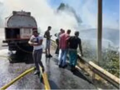3 bin balya saman çıkan yangında kül oldu 3 bin balya saman çıkan yangında kül oldu