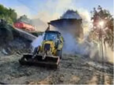 3 bin balya saman çıkan yangında kül oldu 3 bin balya saman çıkan yangında kül oldu