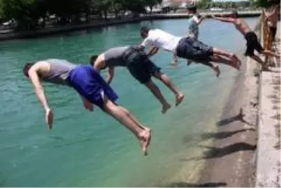Adana'da hissedilen sıcaklık 47 derece Adana'da hissedilen sıcaklık 47 derece