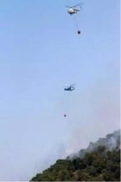 Ahmetli'deki yangında soğutma çalışmaları havadan ve karadan sürüyor Ahmetli'deki yangında soğutma çalışmaları havadan ve karadan sürüyor