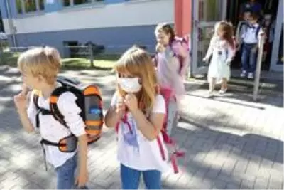 Almanya'da 153 bin öğrenci bugün ders başı yaptı Almanya'da 153 bin öğrenci bugün ders başı yaptı