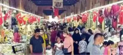 Bakan Koca'nın 'vaka az' dediği Edirne'ye, bayramda binlerce kişi akın etti Bakan Koca'nın 'vaka az' dediği Edirne'ye, bayramda binlerce kişi akın etti