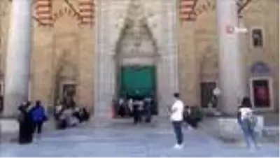 Bakan Koca'nın 'Vaka az' dediği Edirne'ye bayramda binlerce kişi akın etti Bakan Koca'nın 'Vaka az' dediği Edirne'ye bayramda binlerce kişi akın etti