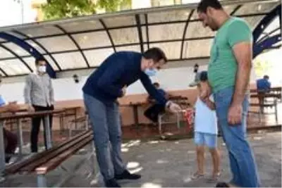 Başkan Özlü, mahallelere bayram ziyareti gerçekleştirdi Başkan Özlü, mahallelere bayram ziyareti gerçekleştirdi