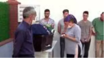 Batan teknede hayatını kaybeden kadın toprağa verildi Batan teknede hayatını kaybeden kadın toprağa verildi