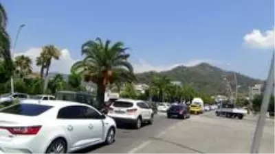 Bayram tatili bitti, Marmaris'te uzun araç kuyrukları oluştu Bayram tatili bitti, Marmaris'te uzun araç kuyrukları oluştu