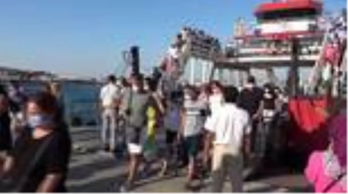 Bozcaada bayram tatilinde dolup taştı