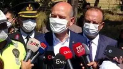 Bursa'da trafiği denetleyen Soylu, çocuklara polis düdüğü dağıttı Bursa'da trafiği denetleyen Soylu, çocuklara polis düdüğü dağıttı