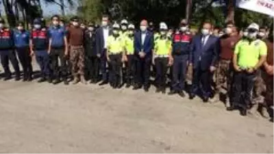 Bursa'da trafiği denetleyen Soylu, çocuklara polis düdüğü dağıttı Bursa'da trafiği denetleyen Soylu, çocuklara polis düdüğü dağıttı