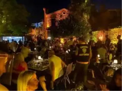 Çeşme'de yapılan maske ve sosyal mesafe denetimlerinde ceza yağdı Çeşme'de yapılan maske ve sosyal mesafe denetimlerinde ceza yağdı