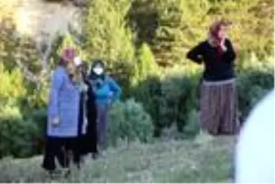 Çocuk sürücünün kullandığı traktör şarampole devrildi: 1 ölü, 1 yaralı Çocuk sürücünün kullandığı traktör şarampole devrildi: 1 ölü, 1 yaralı
