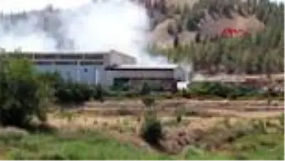 Denizli'de atık kağıt toplama fabrikasında yangın Denizli'de atık kağıt toplama fabrikasında yangın