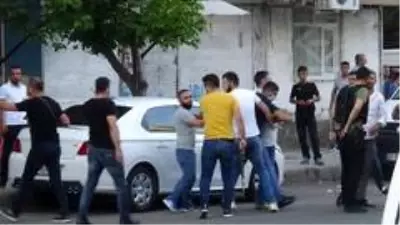 Diyarbakır'da pazar yeri kavgasında silahlar konuştu: 12 yaralı Diyarbakır'da pazar yeri kavgasında silahlar konuştu: 12 yaralı