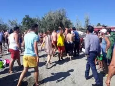 Son dakika haber | Edremit'te boğulmak üzere olan genci cankurtaran kurtardı Son dakika haber | Edremit'te boğulmak üzere olan genci cankurtaran kurtardı