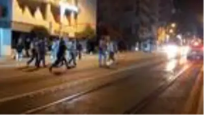 Eski eşini sevgilisiyle görünce çılgına döndü! Etrafındaki herkese baltayla saldırdı Eski eşini sevgilisiyle görünce çılgına döndü! Etrafındaki herkese baltayla saldırdı