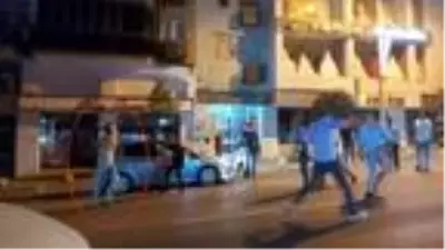 Eski eşini sevgilisiyle görünce çılgına döndü! Etrafındaki herkese baltayla saldırdı Eski eşini sevgilisiyle görünce çılgına döndü! Etrafındaki herkese baltayla saldırdı