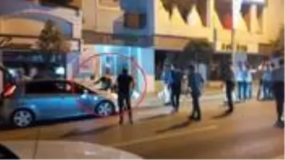 Eski eşini sevgilisiyle görünce çılgına döndü! Etrafındaki herkese baltayla saldırdı Eski eşini sevgilisiyle görünce çılgına döndü! Etrafındaki herkese baltayla saldırdı