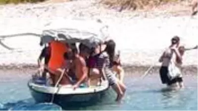 Facia 'geliyorum' dedi! İzmir'de fazla yolcu taşıyan tekne, 4 kişiye mezar oldu Facia 'geliyorum' dedi! İzmir'de fazla yolcu taşıyan tekne, 4 kişiye mezar oldu