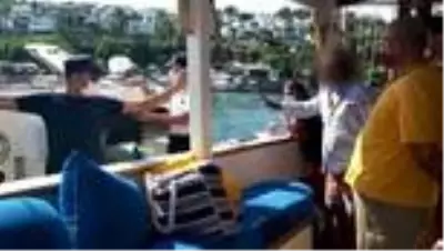 Fazla yolcu alan tekne sahibi sahil güvenlik ekiplerine zor anlar yaşattı Fazla yolcu alan tekne sahibi sahil güvenlik ekiplerine zor anlar yaşattı
