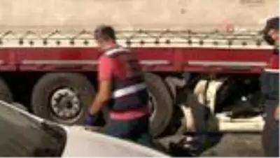 Gurbetçi aile Ankara-Konya yolunda park halindeki tıra çarptı: 5 ölü Gurbetçi aile Ankara-Konya yolunda park halindeki tıra çarptı: 5 ölü