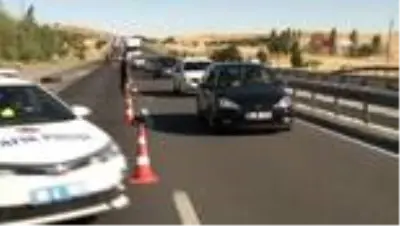 Gurbetçi aile Ankara-Konya yolunda park halindeki tıra çarptı: 5 ölü Gurbetçi aile Ankara-Konya yolunda park halindeki tıra çarptı: 5 ölü