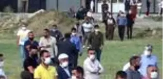 Şemdinli: (HAKKARİ)Yüksekova'da hayatlarını kaybedenler gözyaşları arasında toprağa verildi Şemdinli: (HAKKARİ)Yüksekova'da hayatlarını kaybedenler gözyaşları arasında toprağa verildi