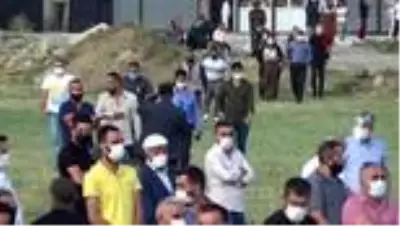 (HAKKARİ)Yüksekova'da hayatlarını kaybedenler gözyaşları arasında toprağa verildi (HAKKARİ)Yüksekova'da hayatlarını kaybedenler gözyaşları arasında toprağa verildi