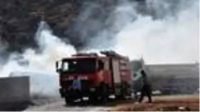Hayvan çiftliğindeki yangında 300 ton saman ve 100 ton yonca kül oldu Hayvan çiftliğindeki yangında 300 ton saman ve 100 ton yonca kül oldu