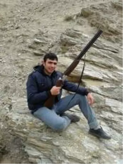 Hurdaya dönen otomobil 27 yaşındaki iki gence mezar oldu Hurdaya dönen otomobil 27 yaşındaki iki gence mezar oldu