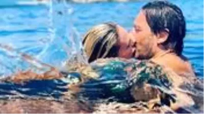 Ilary Blasi aşka geldi! Totti ile öpüştüğü fotoğraf on binlerce beğeni aldı Ilary Blasi aşka geldi! Totti ile öpüştüğü fotoğraf on binlerce beğeni aldı