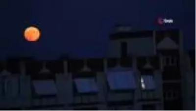 İstanbul'da dolunay manzarası mest etti İstanbul'da dolunay manzarası mest etti