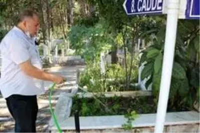 Kahramanmaraş'ta vatandaşların mezarlık ziyareti Kahramanmaraş'ta vatandaşların mezarlık ziyareti