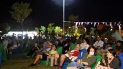 Kartepe'de açık havada sinema keyfi yaşandı Kartepe'de açık havada sinema keyfi yaşandı