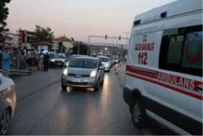 Kavşakta çarpışan iki motosikletli yaralandı Kavşakta çarpışan iki motosikletli yaralandı